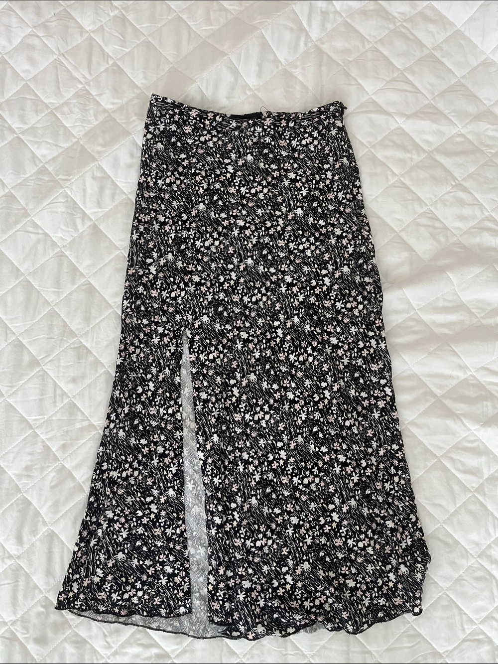 Urban Outfitters floral midi Skirt w/ side slit size XS